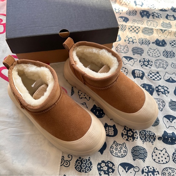 Ugg Neumel Moc 3.0 Series Fleece-Lined Platform Ankle Boots - Picture 2 of 8